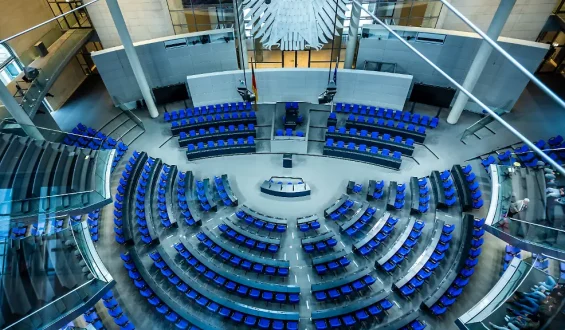 Ermahnung zur Reform: Verzicht auf Sommerpause für den Bundestag