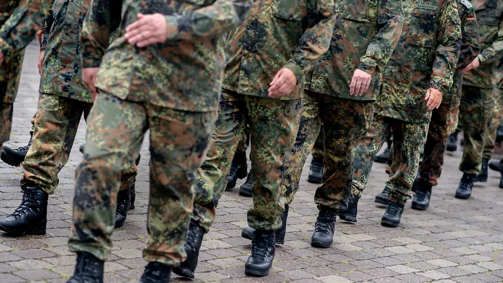 Gesetzesvorschlag für verpflichtenden Reservedienst stößt auf Widerstand