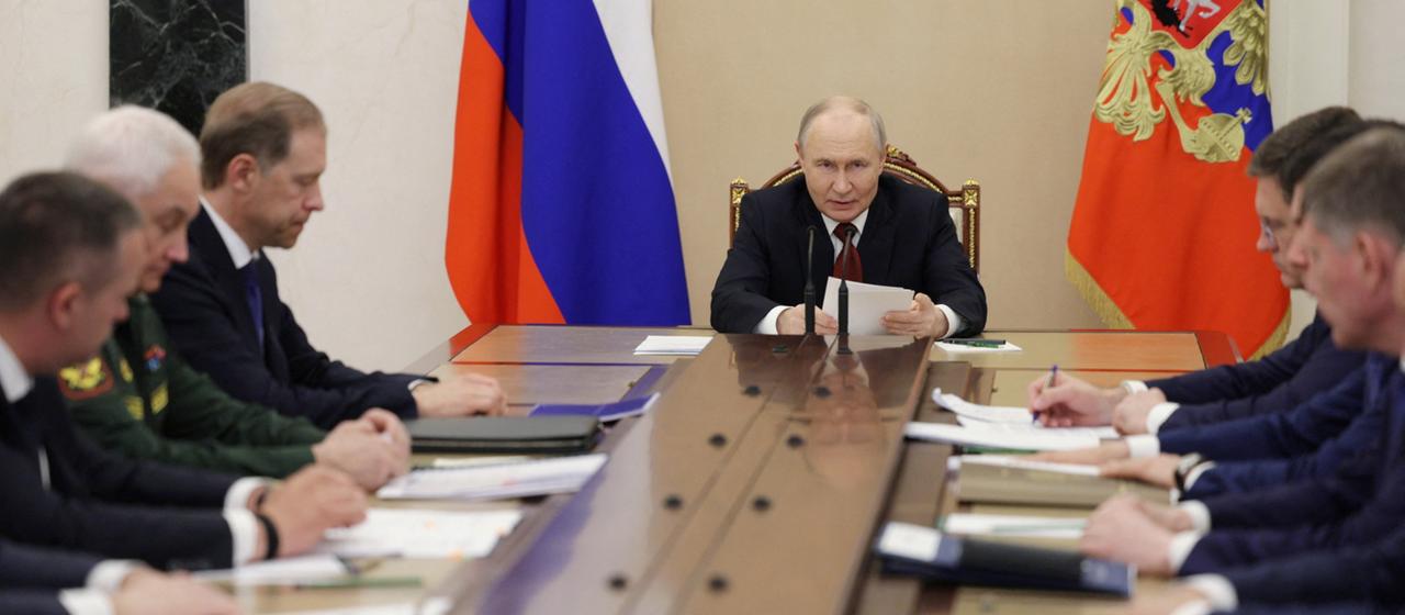 Putin räumt Engpässe beim Treibstoff ein nach ukrainischen Angriffen