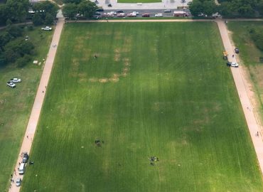 Großer Anti-Trump-Slogan auf National Mall: Polizeiermittlungen wegen Rasenbotschaft