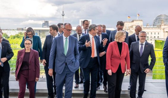 Reformgespräche im Kanzleramt: Konsenssuche mit Sozialpartnern