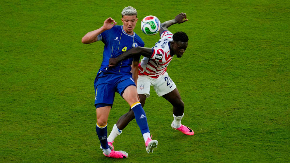 Überraschende Diskussion um Platzverweis im Fußball