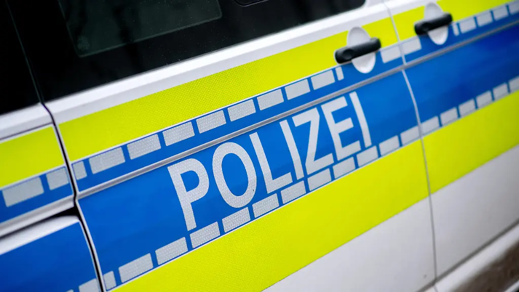 Polizeieinsatz nach Verfolgungsfahrt: Schüsse auf flüchtendes Fahrzeug