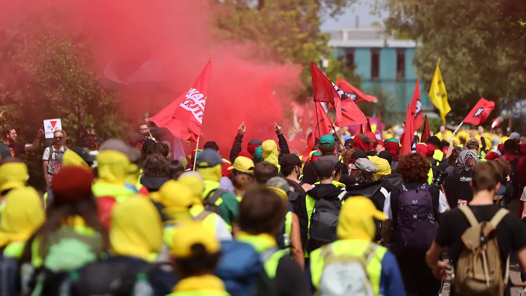Reporter unter Angriff bei Protesten gegen AfD-Parteitag