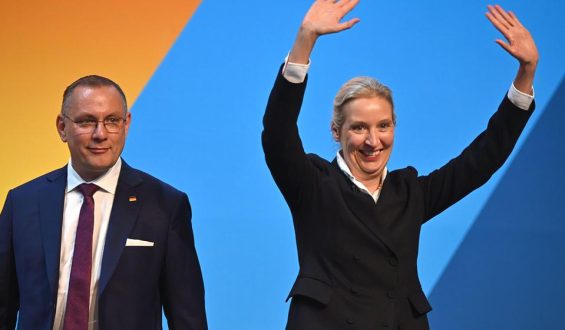 AfD-Parteitag in Erfurt: Weidel und Chrupalla erneut Parteivorsitzende