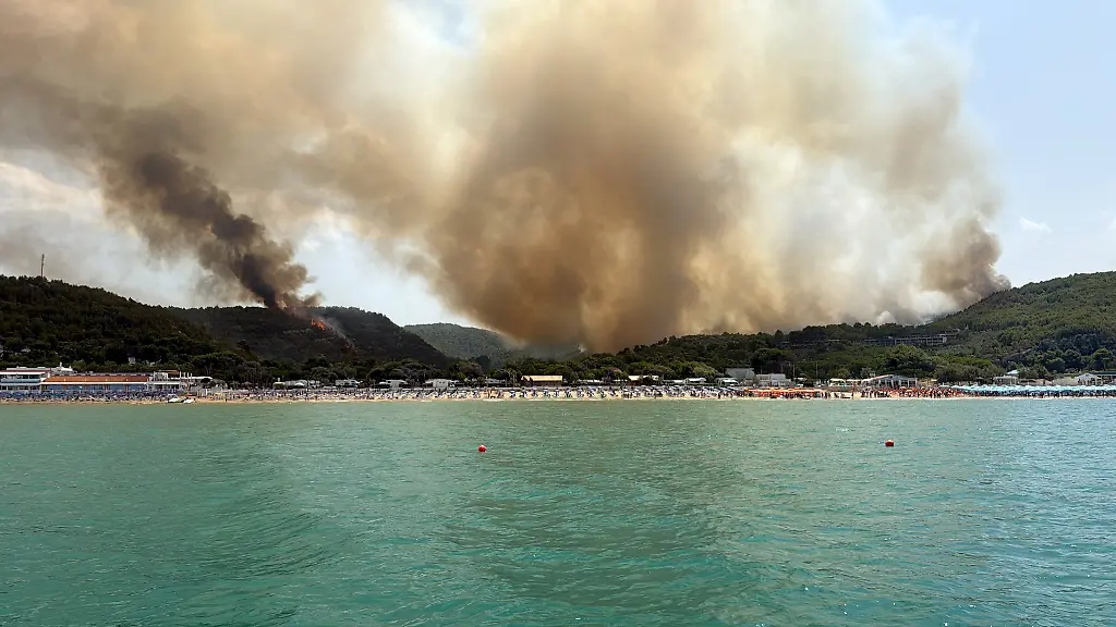 Heftige Waldbrände: Evakuierungen an der Adria-Küste