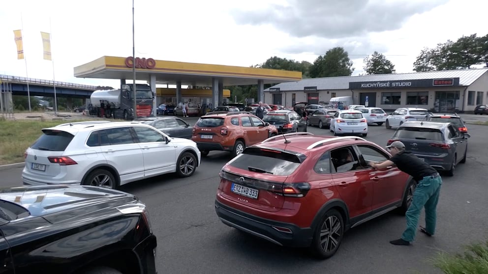 Deutsche Autofahrer stürmen tschechische Tankstellen