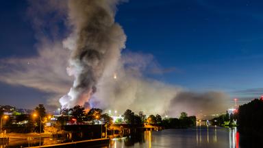 Großbrand im Stuttgarter Industriegebiet: Größter Einsatz seit Jahren
