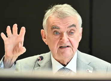Reul ermahnt CDU-Kritiker von Merz