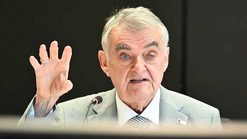 Reul ermahnt CDU-Kritiker von Merz