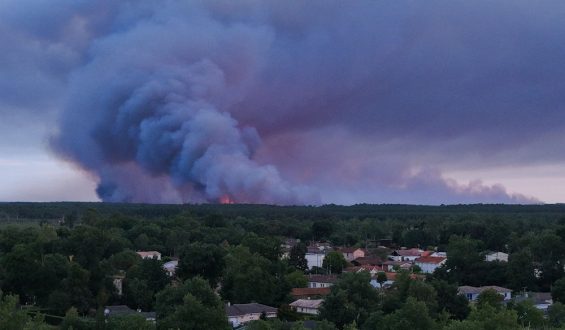 Einsatz gegen Waldbrände in Südeuropa: Evakuierungen und Hitzerekorde