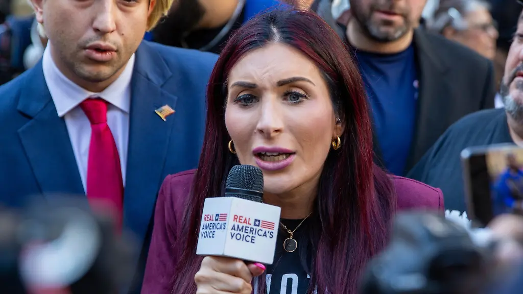 Laura Loomers Wandel in der Ukraine-Frage