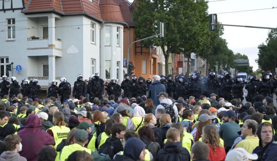 Gegendemonstrationen und Blockaden vor AfD-Parteitag in Erfurt