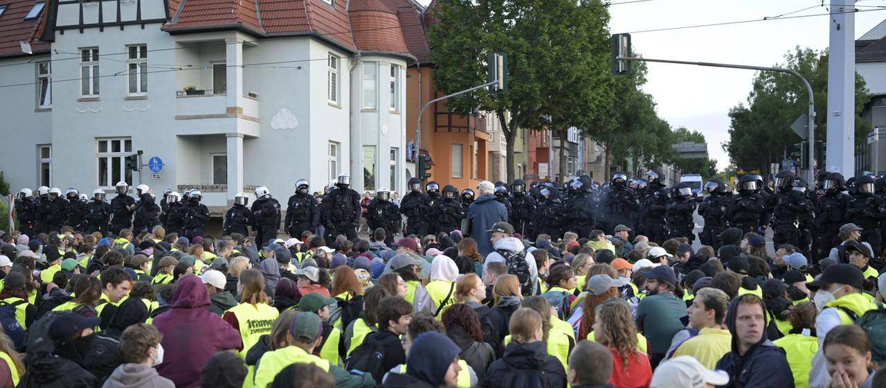 Gegendemonstrationen und Blockaden vor AfD-Parteitag in Erfurt