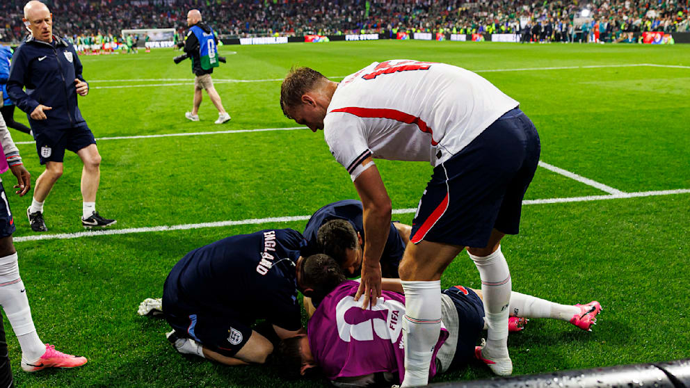 Englands Jordan Henderson verletzt sich nach Jubel schwer