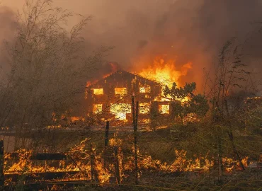 Explosionen von Weltkriegsmunition bei Waldbrand in Le Porge