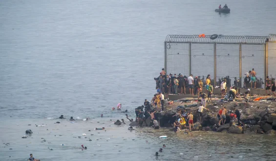 Gerüchte um spanisches Gerichtsurteil verursachen Migrantenandrang in Ceuta