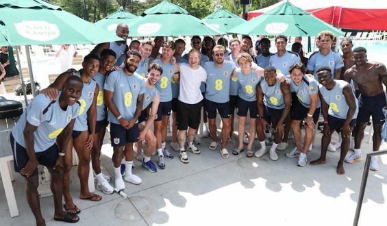 Privat-Konzert im Trainingslager: Singt Ed Sheeran England zum Titel?