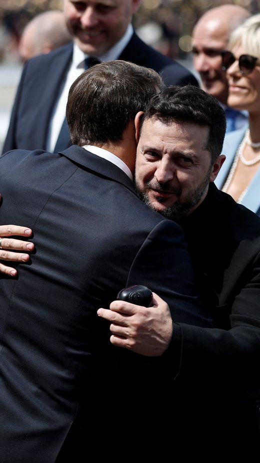 Macron zeigt Solidarität mit der Ukraine bei Militärparade