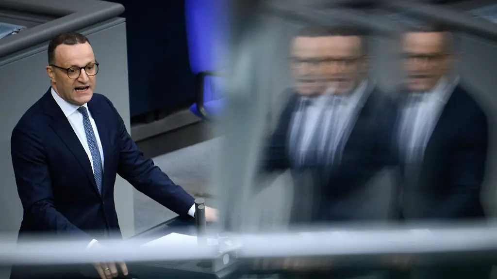 Warum Jens Spahn im Amt bleiben könnte
