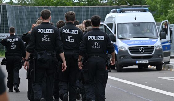 Polizeiabsicherung bei AfD-Parteitag