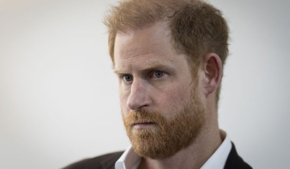Prinz Harry: Kontroverse um Übernachtung im Buckingham Palace