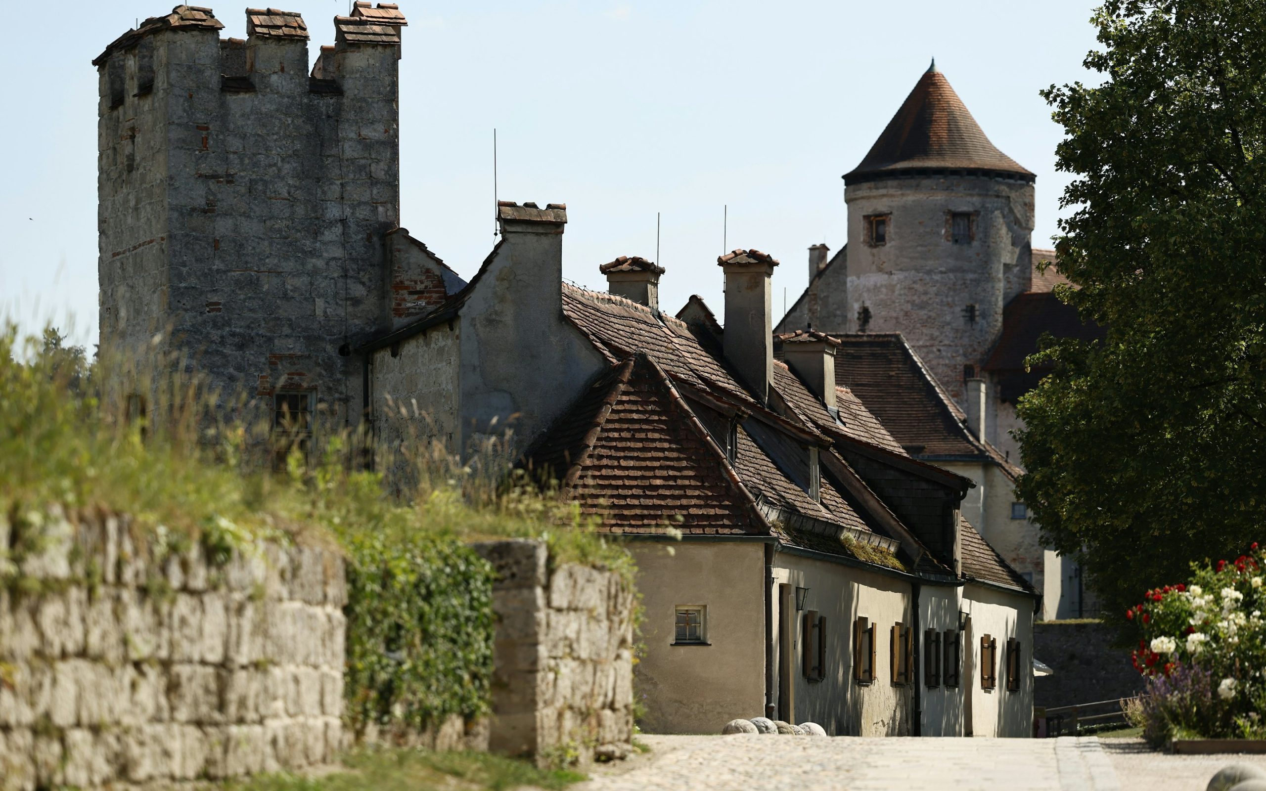 Das Leben des Künstlerpaars in der längsten Burg der Welt