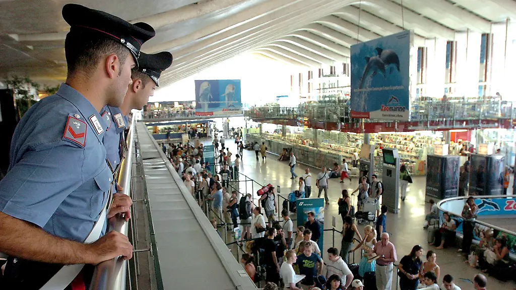 Italien führt Grenzkontrollen für spanische Flugzeuge und Schiffe ein