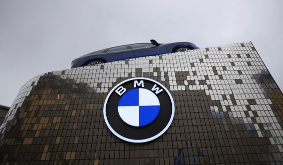 Krise der Autoindustrie: BMWs Stellenabbau und die Unterschiede zur Konkurrenz