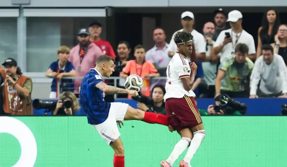 Spanien gewinnt nach umstrittenem Elfmeter gegen Frankreich