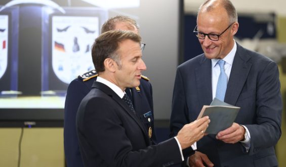 Friedrich Merz und seine Sommerlektüre: Einblicke in den Urlaub des Kanzlers