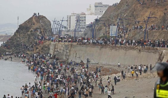 Großer Andrang von Migranten in Ceuta