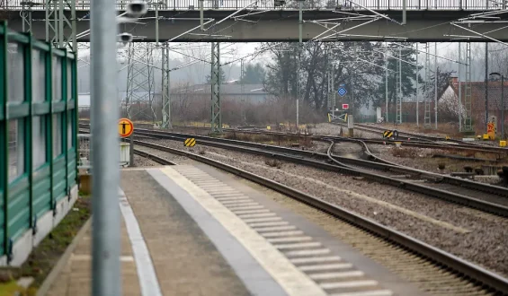 Streit bei Ticketkontrolle führt zu lebensgefährlicher Verletzung eines Bahnmitarbeiters