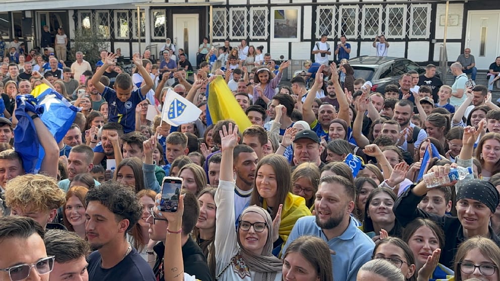 Über 1000 Fans feiern Rückkehr von WM-Helden Alajbegovic zu Bayer Leverkusen