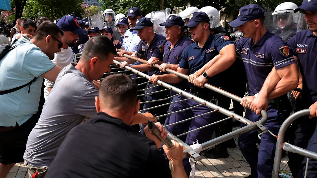 Gewaltsame Proteste gegen Kushner-Projekt in Albanien