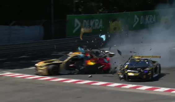 Hochgeschwindigkeitsunfall beim DTM-Rennen auf dem Norisring