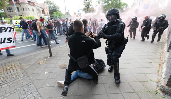 Angriff auf Journalisten in Erfurt: Gewalt gegen Andersdenkende