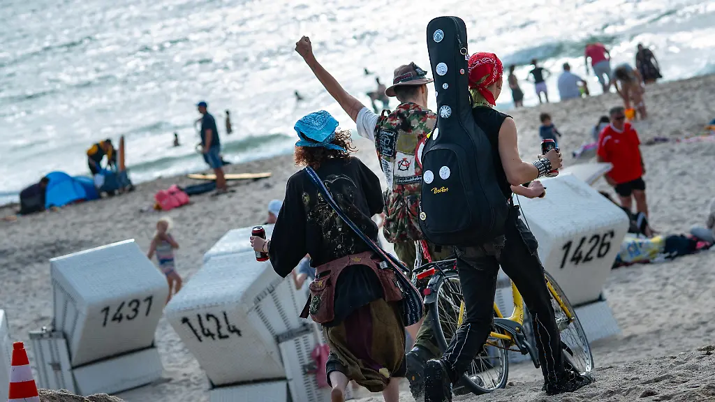 Kreis Nordfriesland versucht Punk-Protestcamp auf Sylt zu verhindern