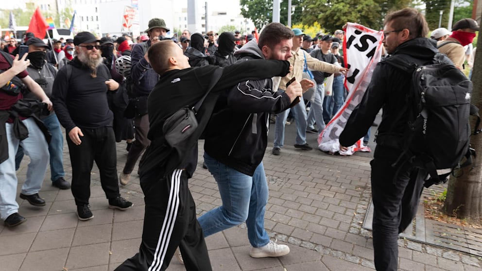Angriff auf Reporter in Erfurt während der Anti-AfD-Proteste