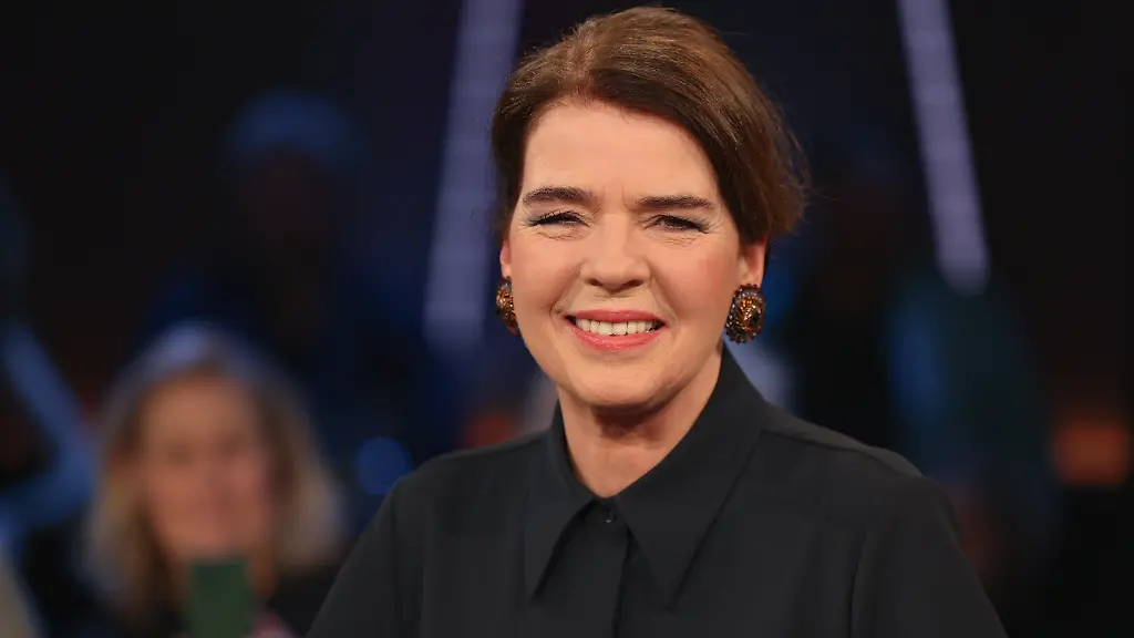 Susanne Daubner präsentiert die Kandidaten für das Jugendwort 2026