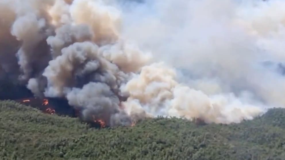 Waldbrand bedroht Ferienregion nahe der Costa Brava