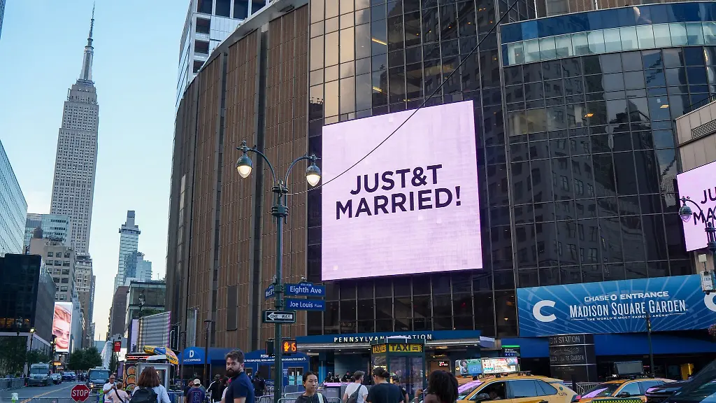 Künstler verkauft angebliche Überreste von Taylor Swifts Hochzeit