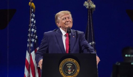 Trump feiert 250. US-Jubiläum mit Selbstlob und Kontroversen