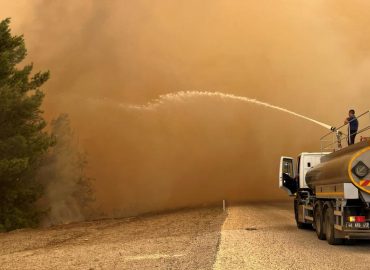 Waldbrände wüten in Südeuropa: Türkei, Griechenland, Frankreich, und Spanien betroffen