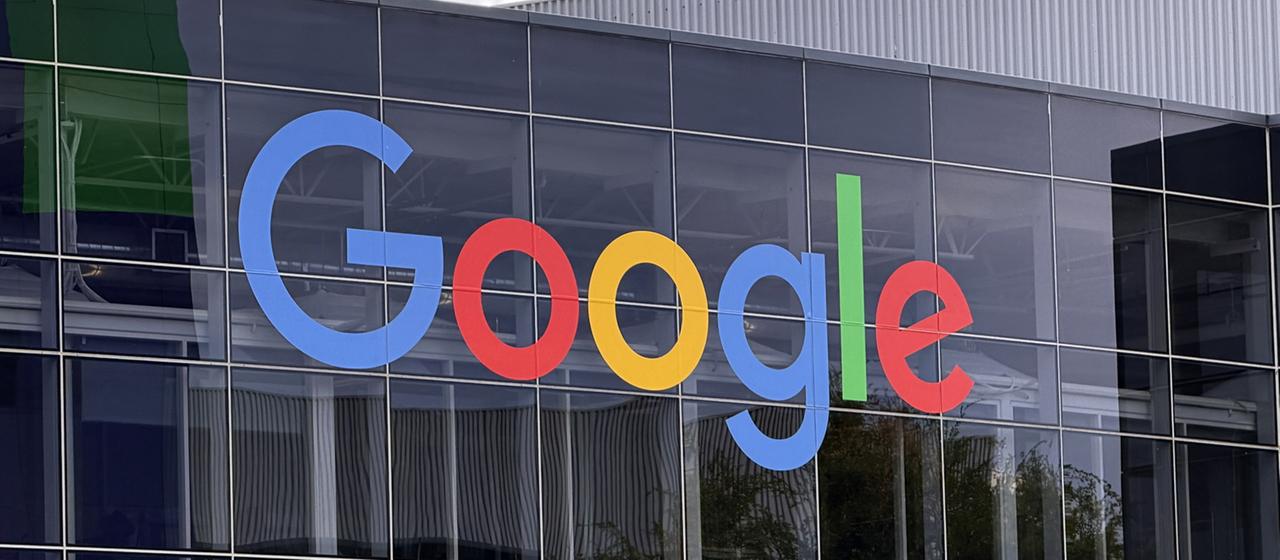 EU-Verhängung einer Strafe von 890 Millionen Euro gegen Google