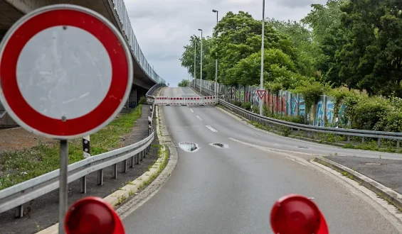 Infrastruktur stark marode: Verkehrsminister Schnieder fürchtet weitere Brückensperrungen