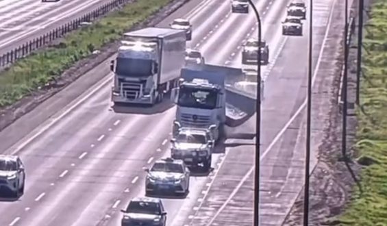 Gefährliches Manöver auf australischem Highway