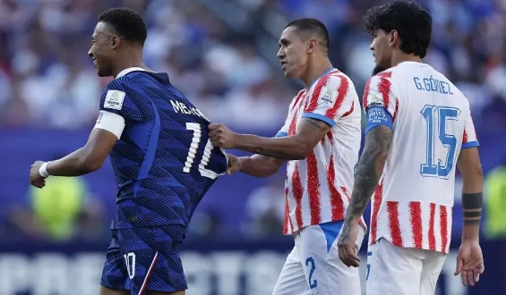 Foul-Exzess im WM-Achtelfinale: Paraguay gegen Frankreich