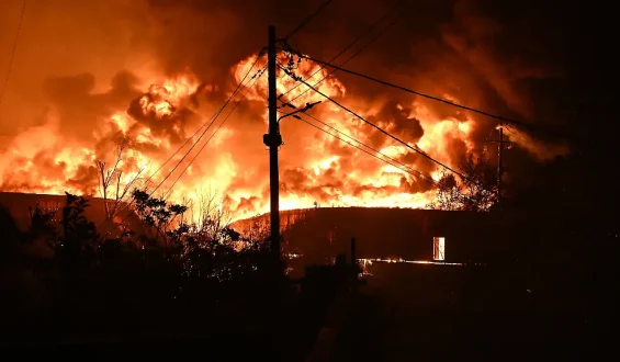 Waldbrand auf Kreta außer Kontrolle: Evakuierungen und Todesfälle