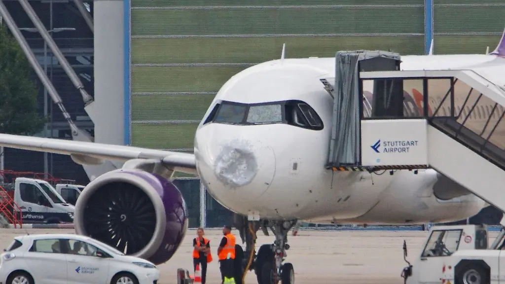 Airbus-Maschine mit Schaden in Stuttgart gelandet